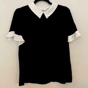 CeCe black top w/ collar + pleated sleeve detail
